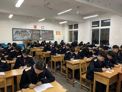 石家莊鐵路職業高級技工學校培養“技術+學歷”雙優鐵路人才 學校新聞 石家莊鐵路職業高級技工學校培養“技術+學歷”雙優鐵路人才 學校新聞